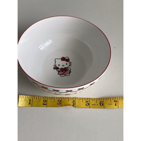 Set Of 2 Sanrio Hello Kitty Ceramic 27 Oz Bowl Christmas Candy Cane Garland NEW - Picture 6 of 13